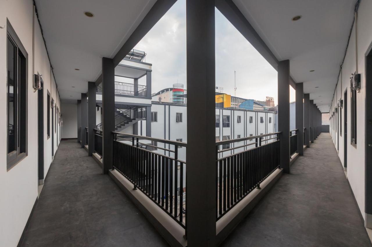 Oyo 1310 Urban Residence 雅加达 外观 照片