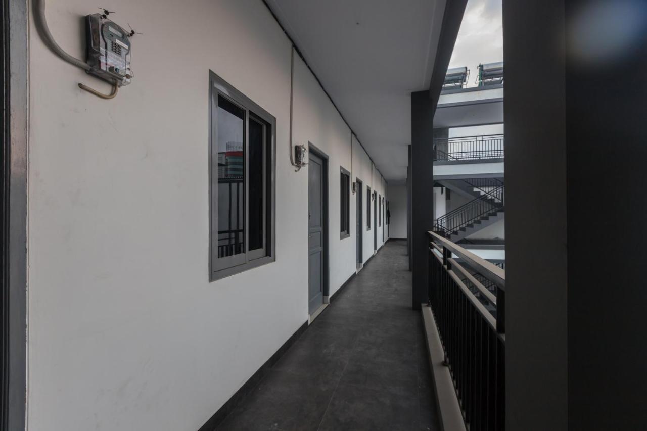 Oyo 1310 Urban Residence 雅加达 外观 照片