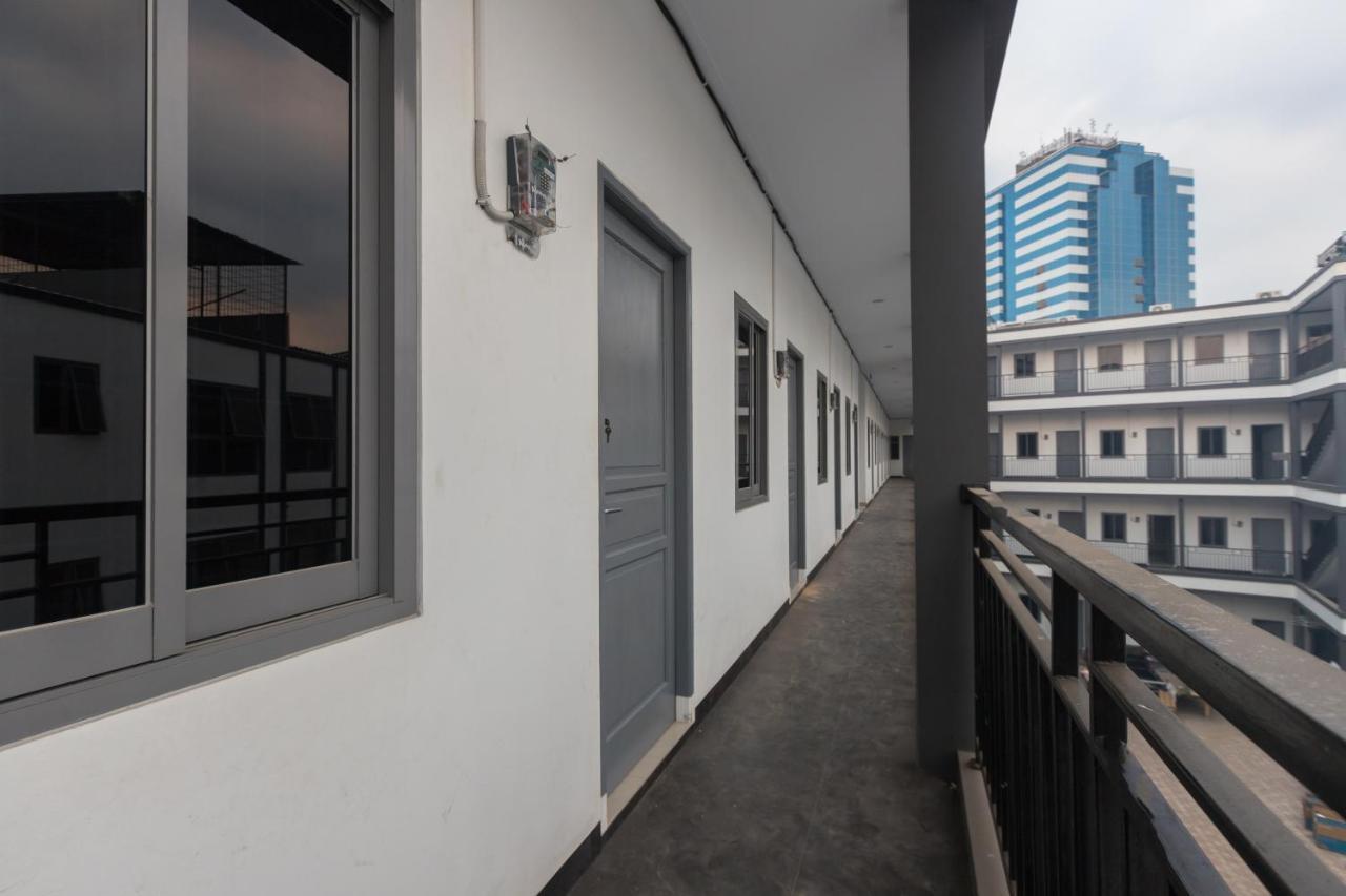 Oyo 1310 Urban Residence 雅加达 外观 照片