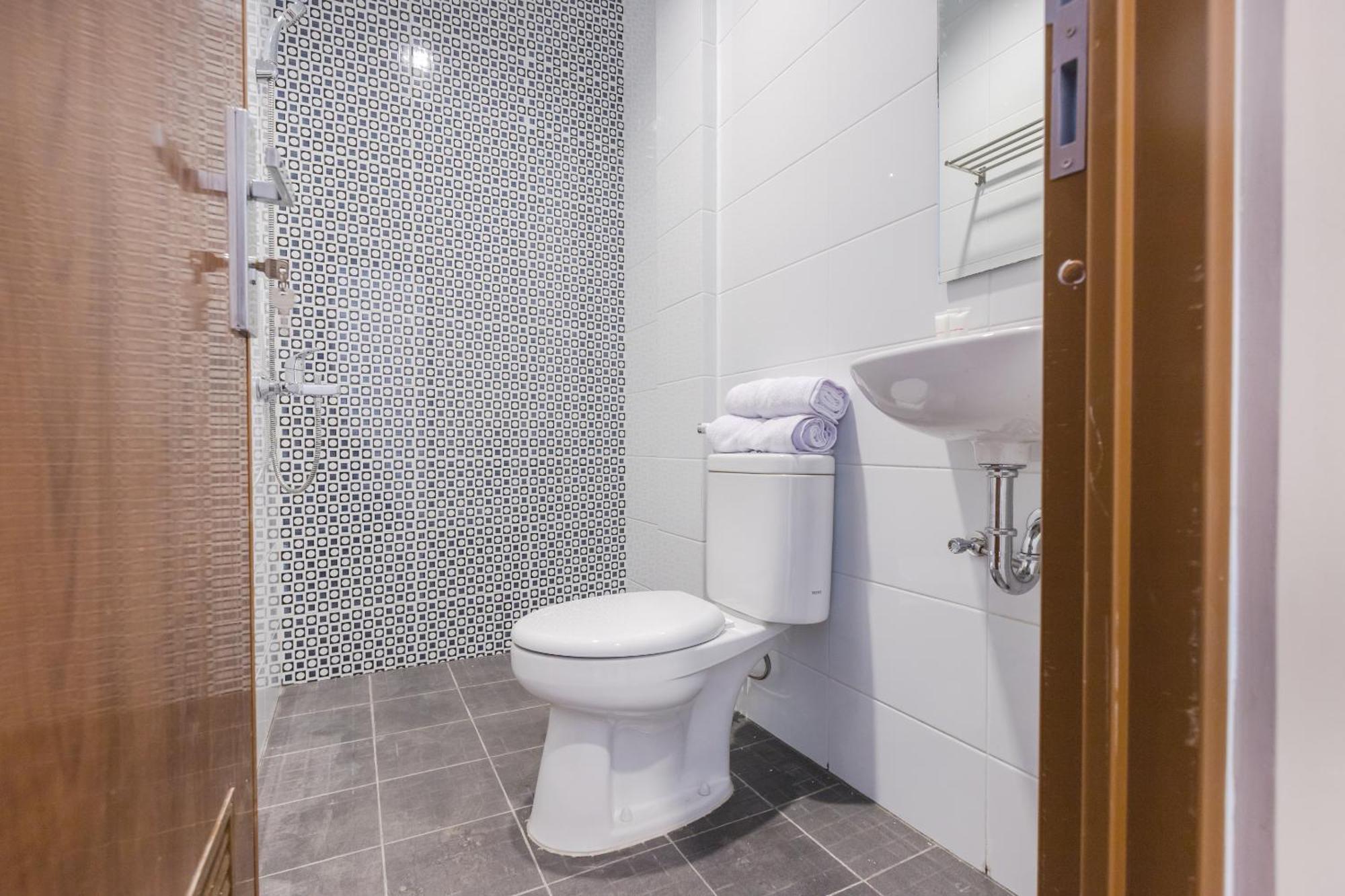 Oyo 1310 Urban Residence 雅加达 外观 照片